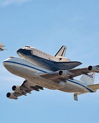 Space Shuttle Endeavour Wall Mural by   