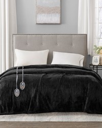 Heated Plush Blanket Black Twin by   